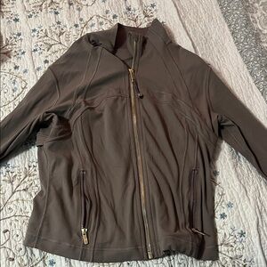 lululemon define Jacket  worn 3 times gold zipper.